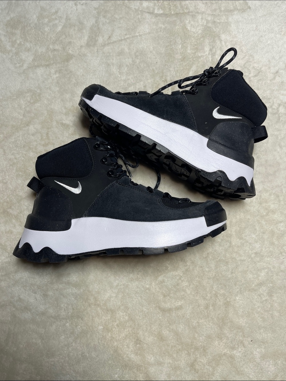 Nike City Classic Black and White Women's Trail Sneakers Size 5
